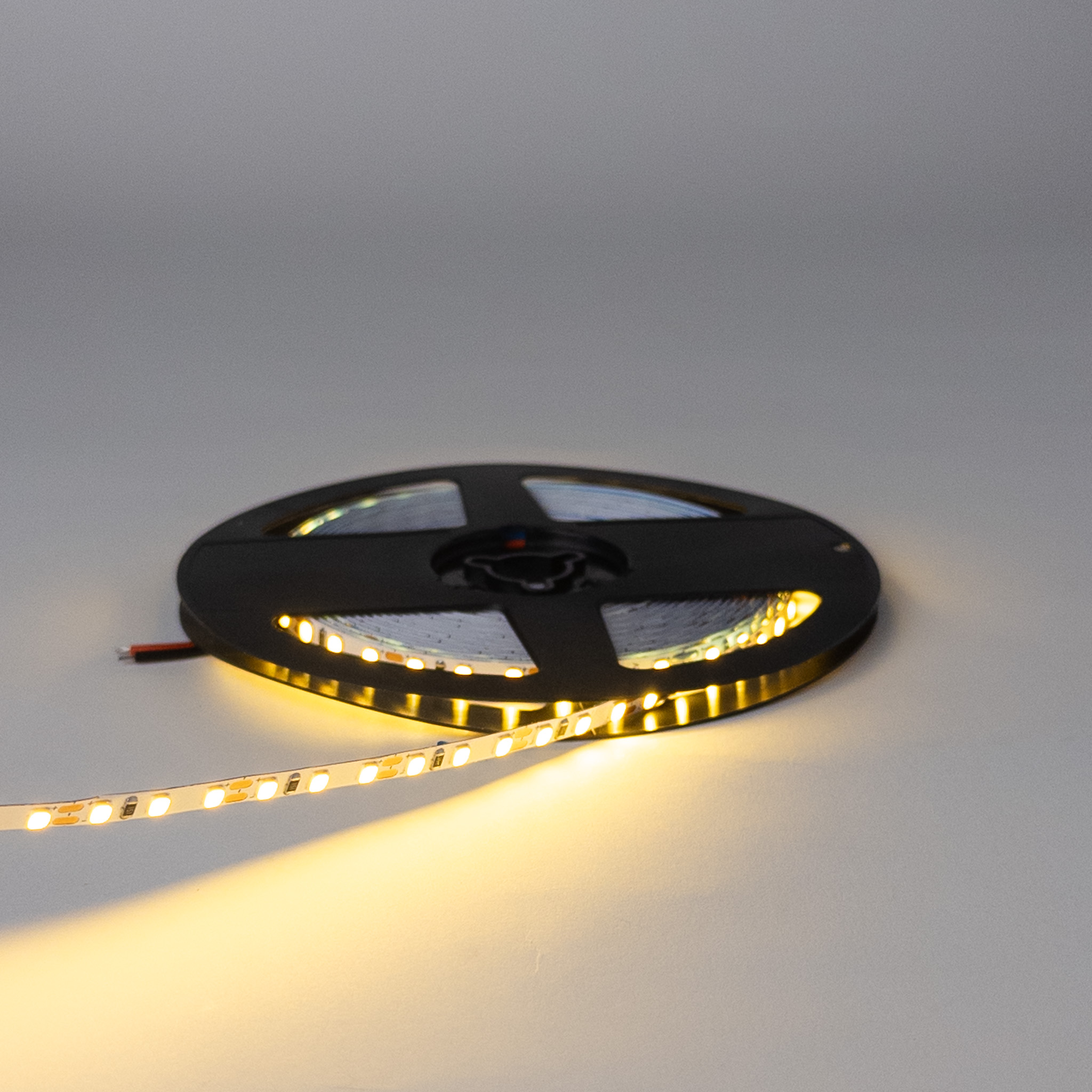 12V, LED TRAKA SLIM 2835/120, 5mm, 2700k, 10W, IP20 - Слика 2
