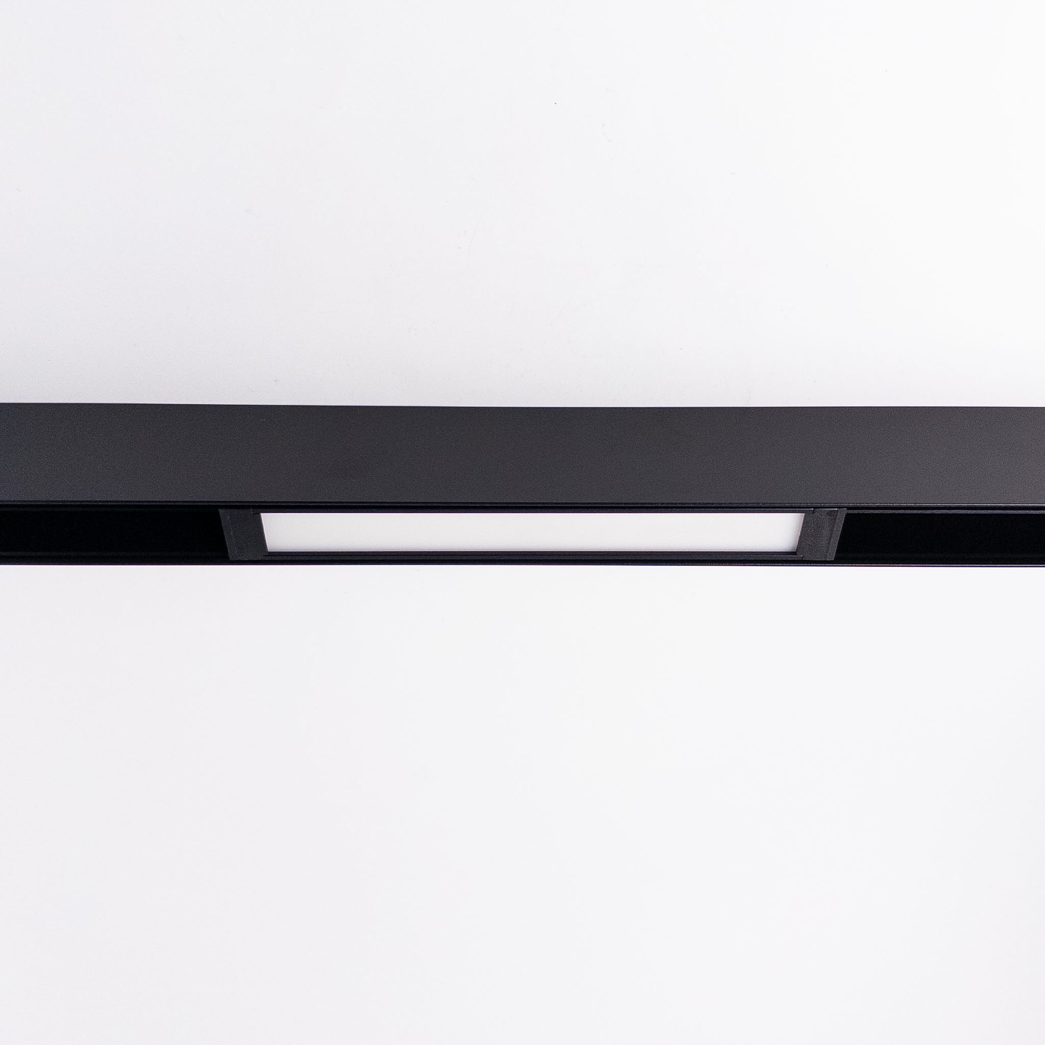 Crna linearna svetiljka 9W LTYZ2509F za magnetnu šinu 25mm, 120°