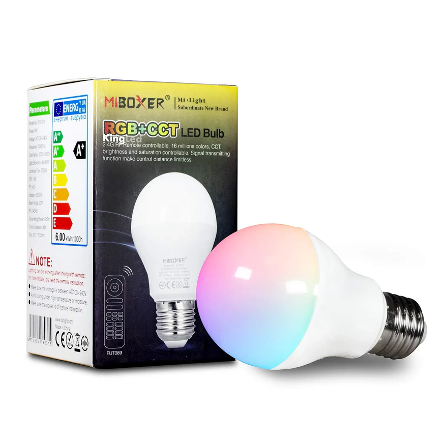MiBoxer E27 sijalica 6W FUT014 upaljena u ružičastoj i plavoj boji, pored kutije RGB+CCT LED Bulb sa energetskom nalepnicom A+