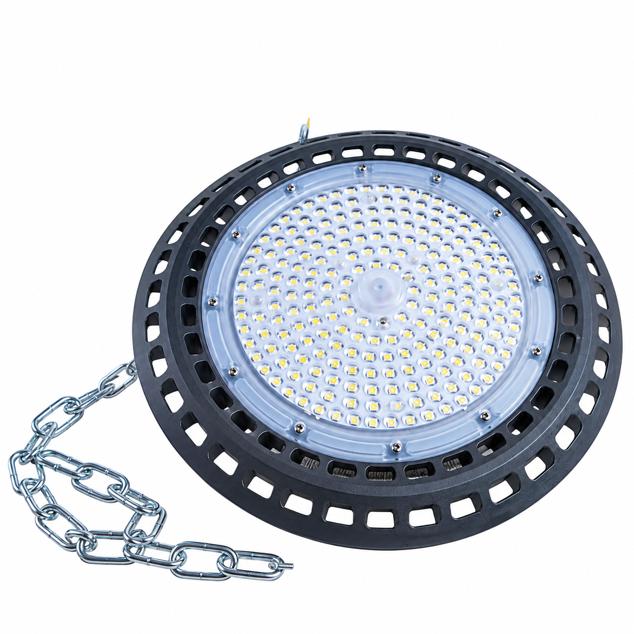 UFO LED svetiljka 150W sa crnim okruglim kućištem, dva venca proreza i poljem LED dioda ispod providne ploče, uz lanac položen pored
