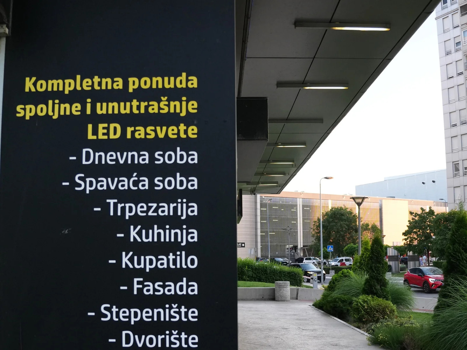 Izlog LEDTRAKE prodavnice u Đorđa Stanojevića 9b, Novi Beograd